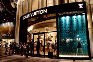 Tìm hiểu về thương hiệu thời trang đình đám Louis Vuitton