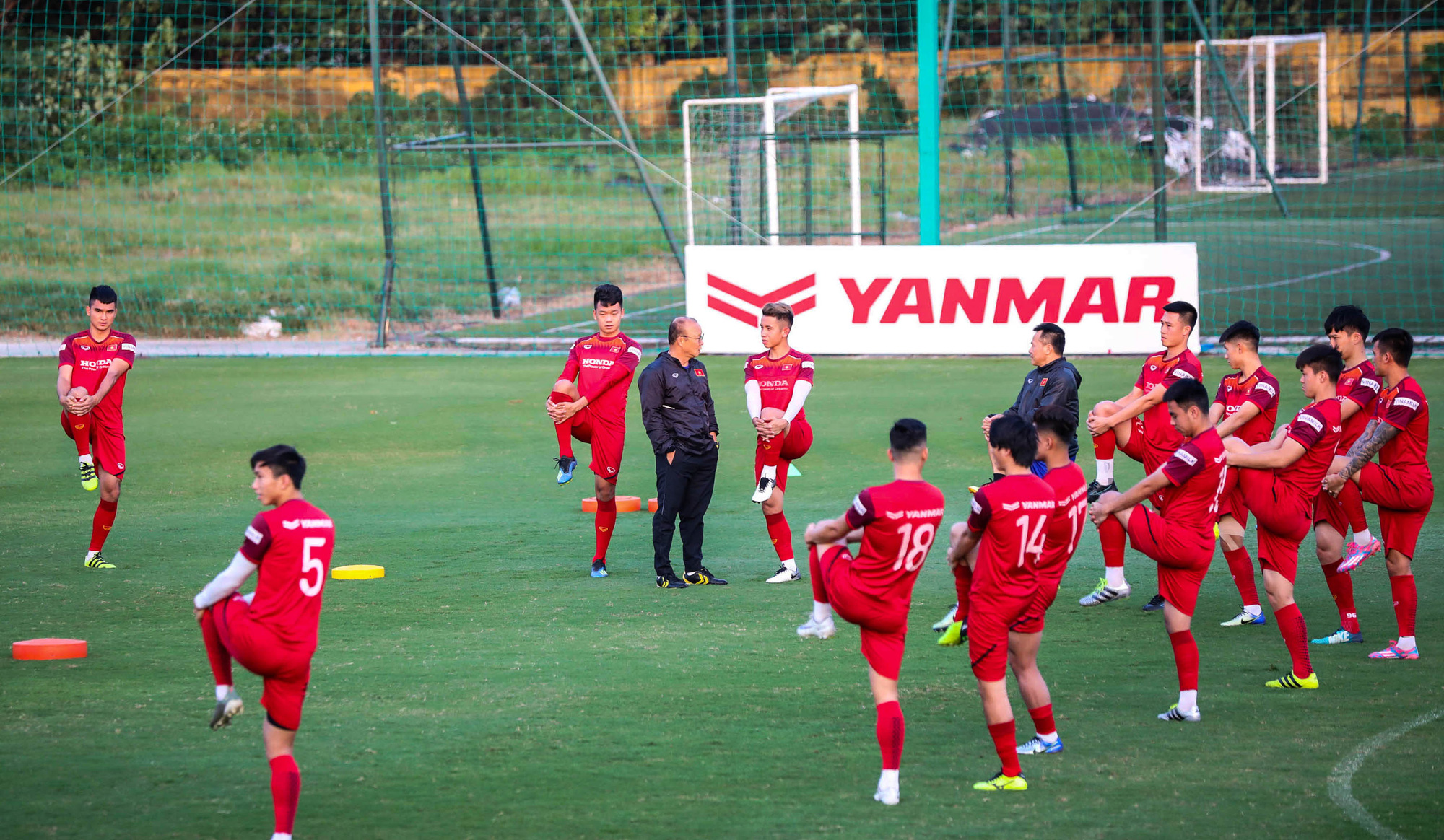 ĐT Việt Nam luyện tập trước trận đấu